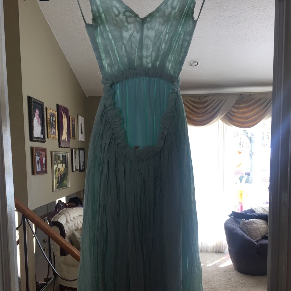 open back & flowy - Picture 3 of 4